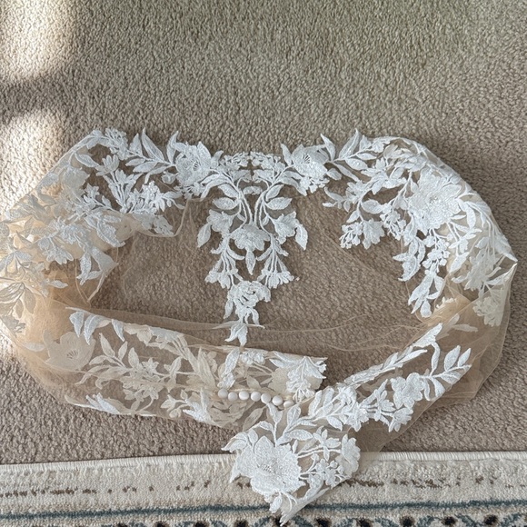 Elegant Lace Bolero - Picture 7 of 7